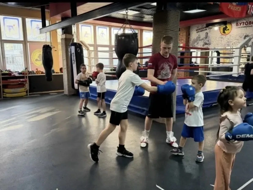 🥊 Клуб бокса МОСБОКС Бутово приглашает на бесплатную тренировку!  Приведите себя в форму к лету на г