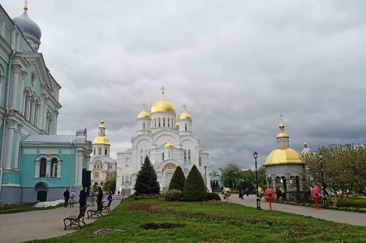 Дивеево: монастыри, Канавка и святые источники