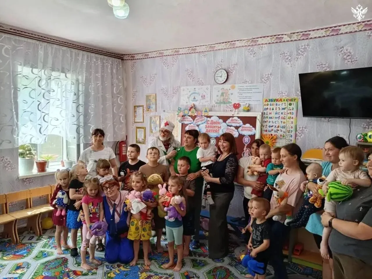 В преддверии  Дня защиты детей к нам приехали долгожданные гости, АНО "Центр гуманитано...