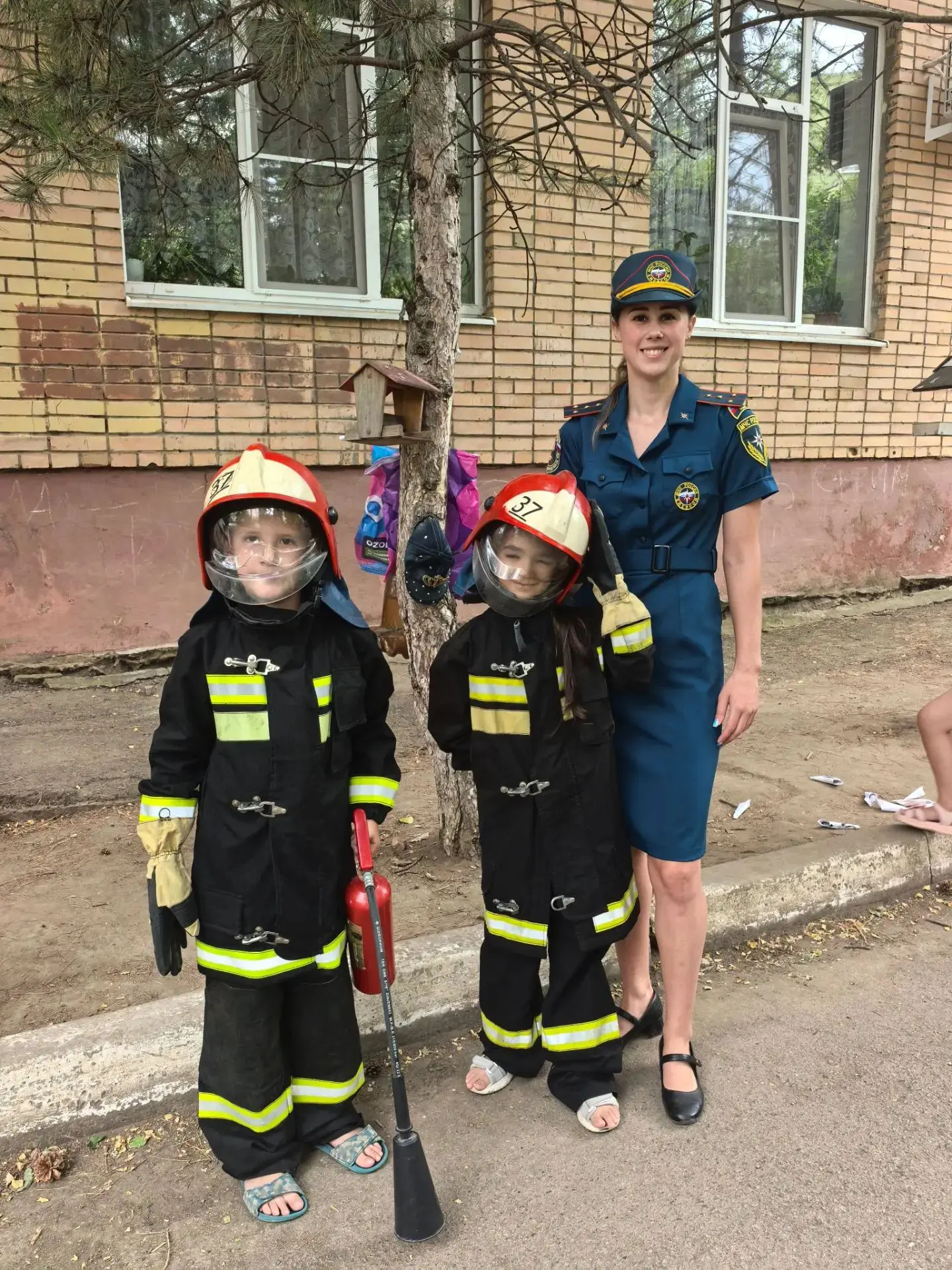 🎉 В пришкольном лагере «Улыбка» прошли важные и полезные мероприятия по безопасности! 🎉

Сотрудник