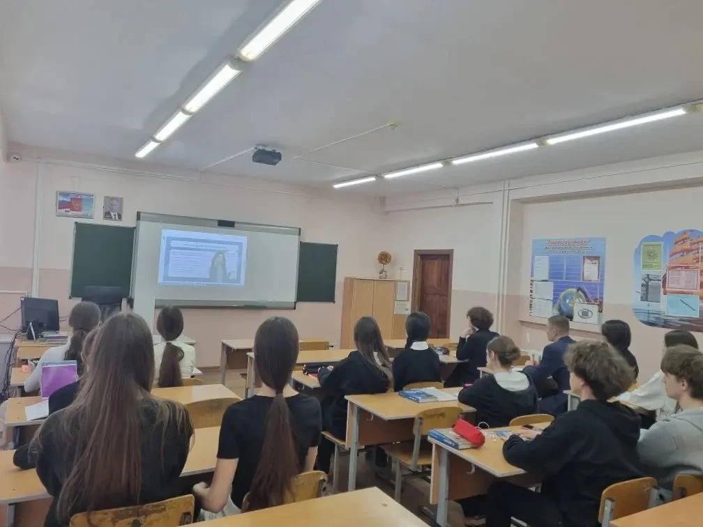 🔔 Тематический урок «Тёмная сторона ИИ»  24 марта в нашей школе прошёл тематический урок, посвящённы