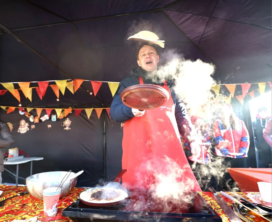 🥞Румяные, ароматные, с пылу с жару – перед началом нашего ледового спидвея вместе с детишками испекл