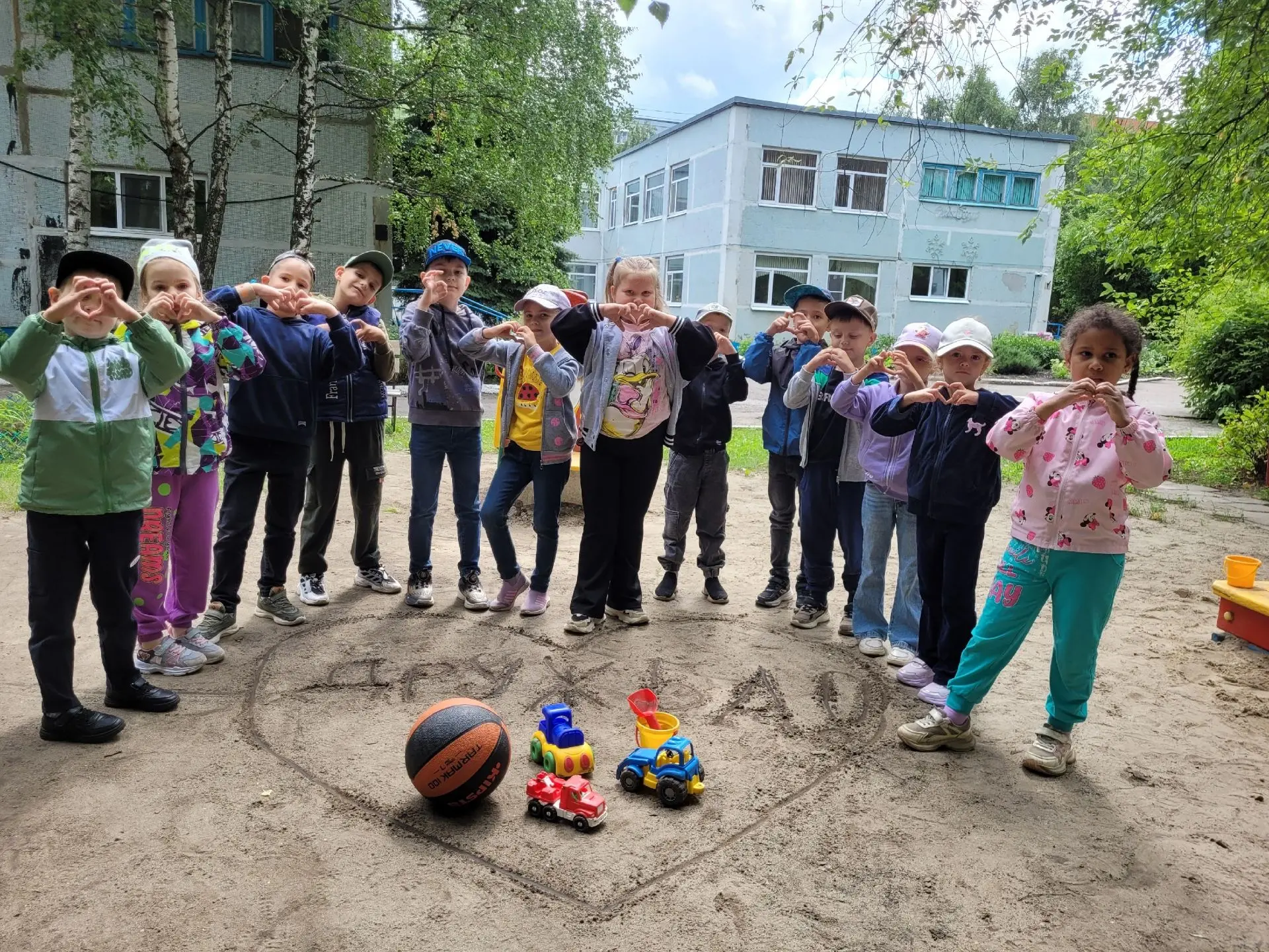 ✨ Учимся дружить: День дружбы в детском саду! 💖
Что такое настоящая дружба? Сегодня наши ребята иск