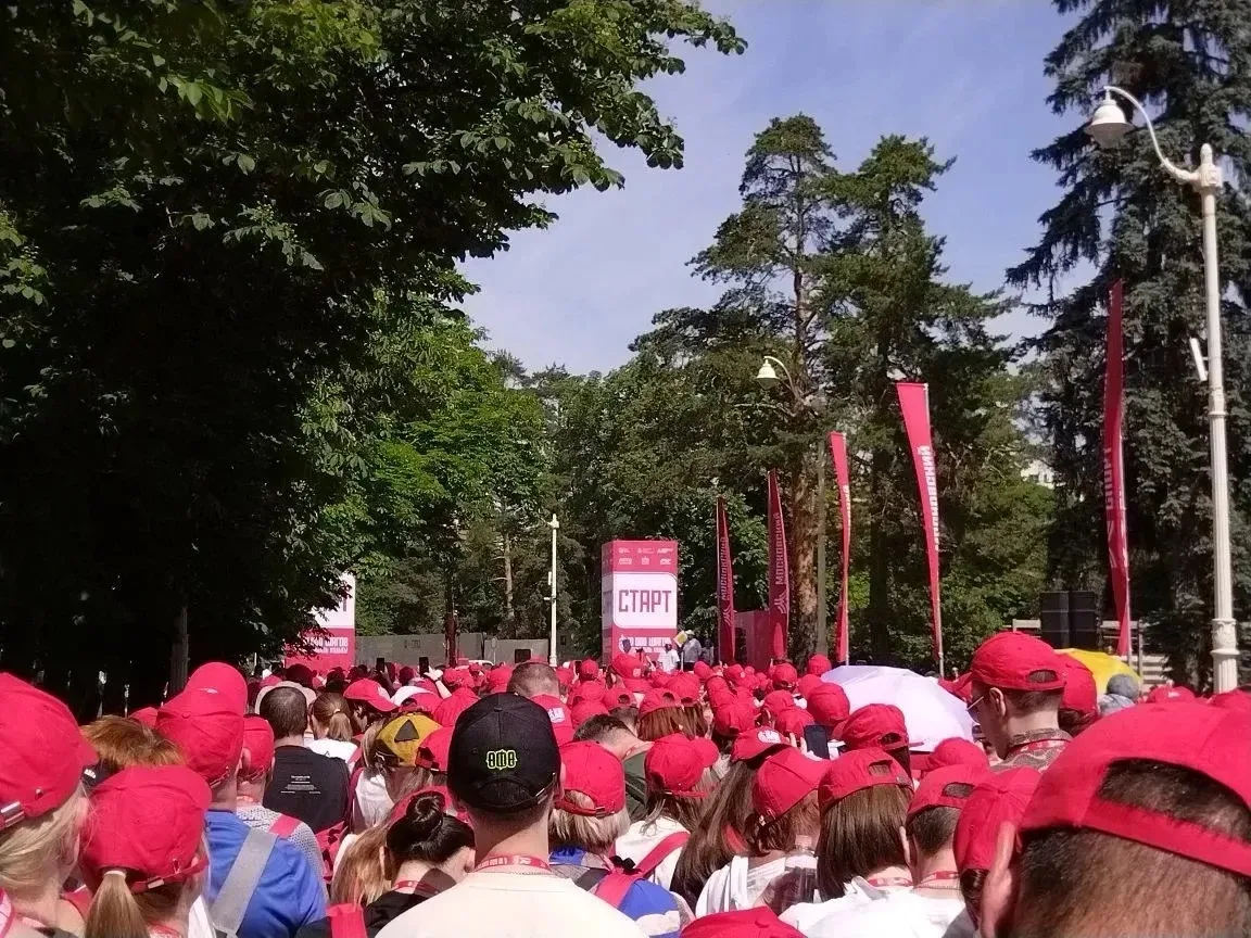 🎉 Наши педагоги на фестивале «Прыжок в лето» на ВДНХ! 

Представляете, они тоже прошли свои «10 000
