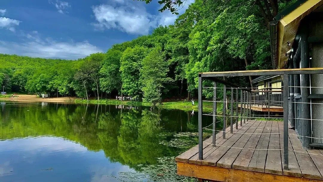 🌿 Парк отдыха «Ударник» — новая жемчужина для загородного отдыха!

Недавно в Саратове открылась нов