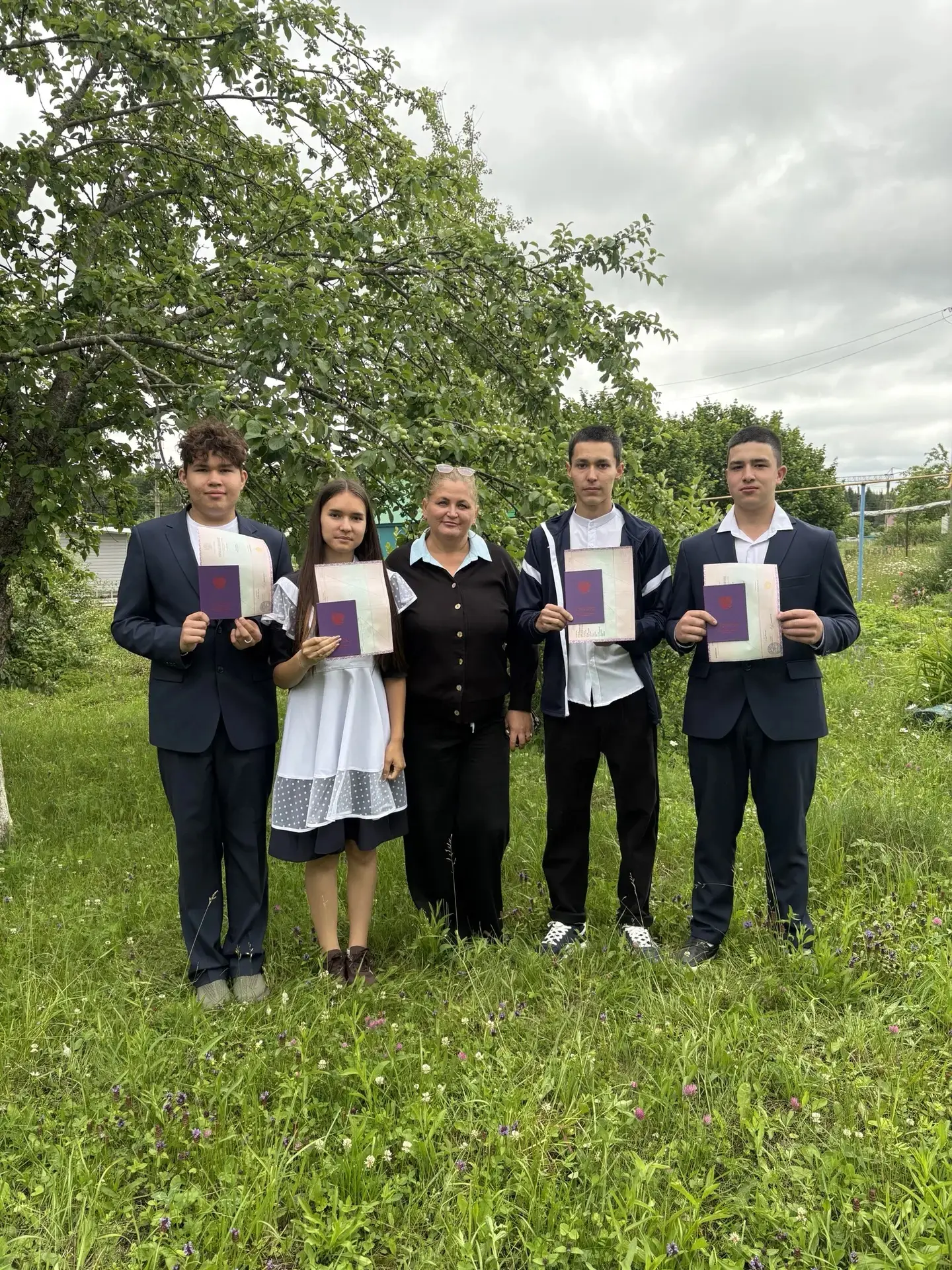 «Уважаемые выпускники 9-х классов! Поздравляем вас с получением аттестата об основном общем образова
