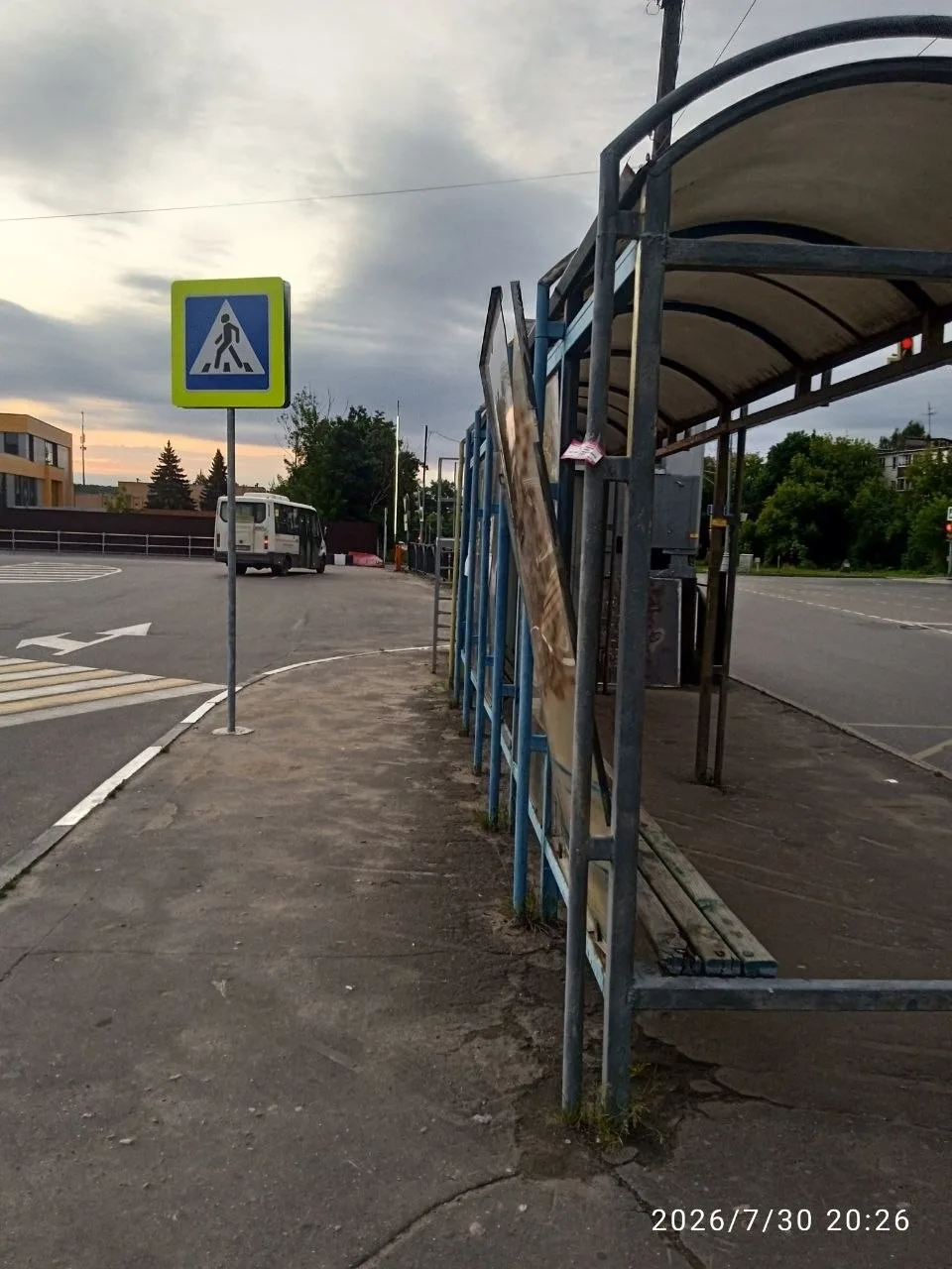 Остановка Автостанция!  По направлению в Рекинцо!Солнечногорск! 
Отремонтируйте обшивку! 
Оба павиль
