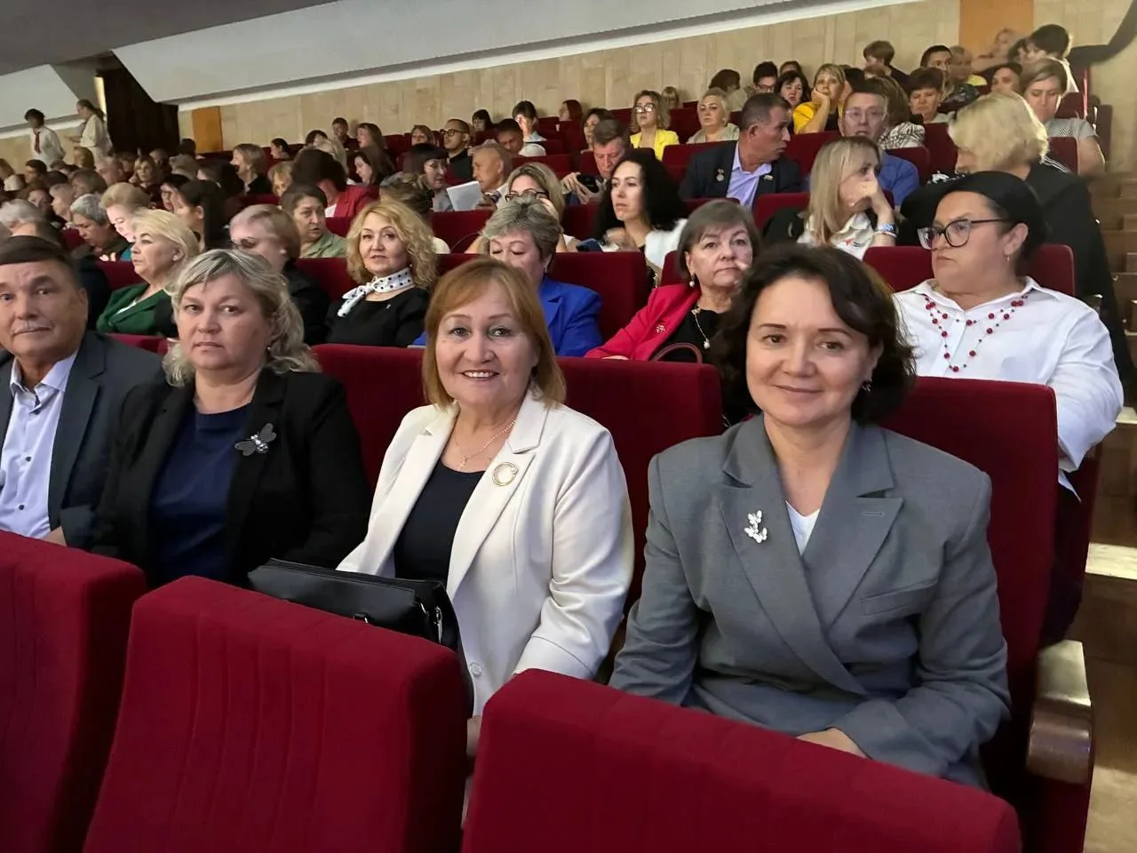 Сегодня вместе с делегацией нашего округа приняли участие в ежегодной августовской педа...