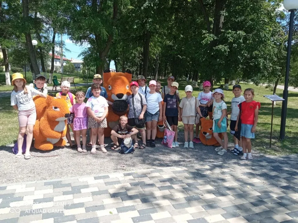 🎉 Ещё один насыщенный день в школьном лагере! 🎉

Сегодня 1 и 2 отряды отправились в парк города Би