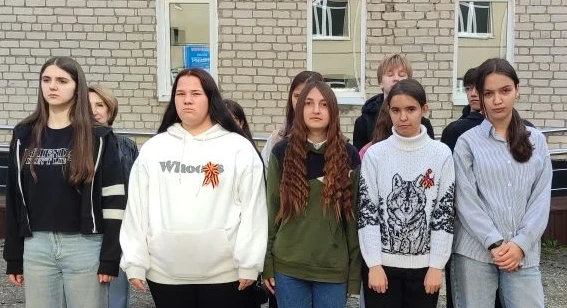 21 апреля 2026 г. в КЧР ГБПОО МПК прошла еженедельная торжественная линейка, ключевым элементом кото