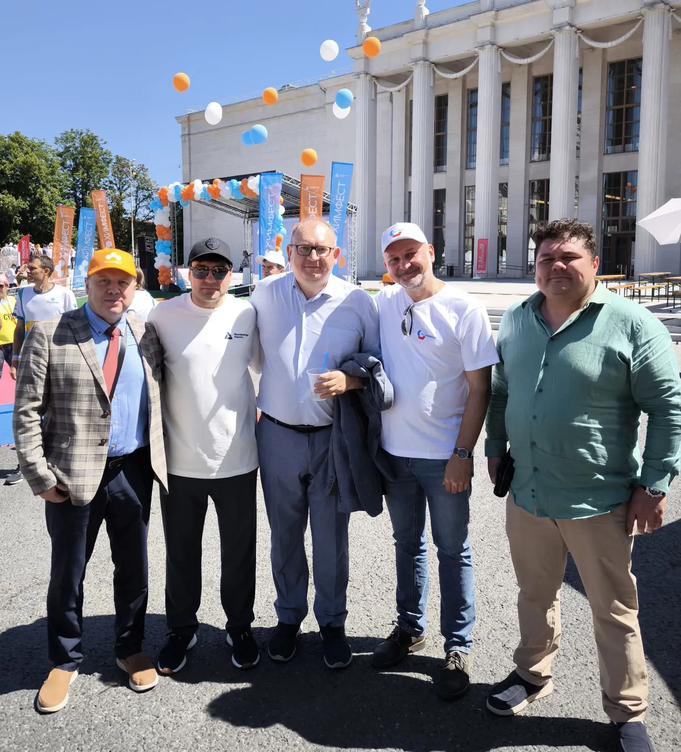 Праздник "День Химика" продолжается!!! Где ещё встретишь выпускников РХТУ им. Д.И. Менделеева, возгл