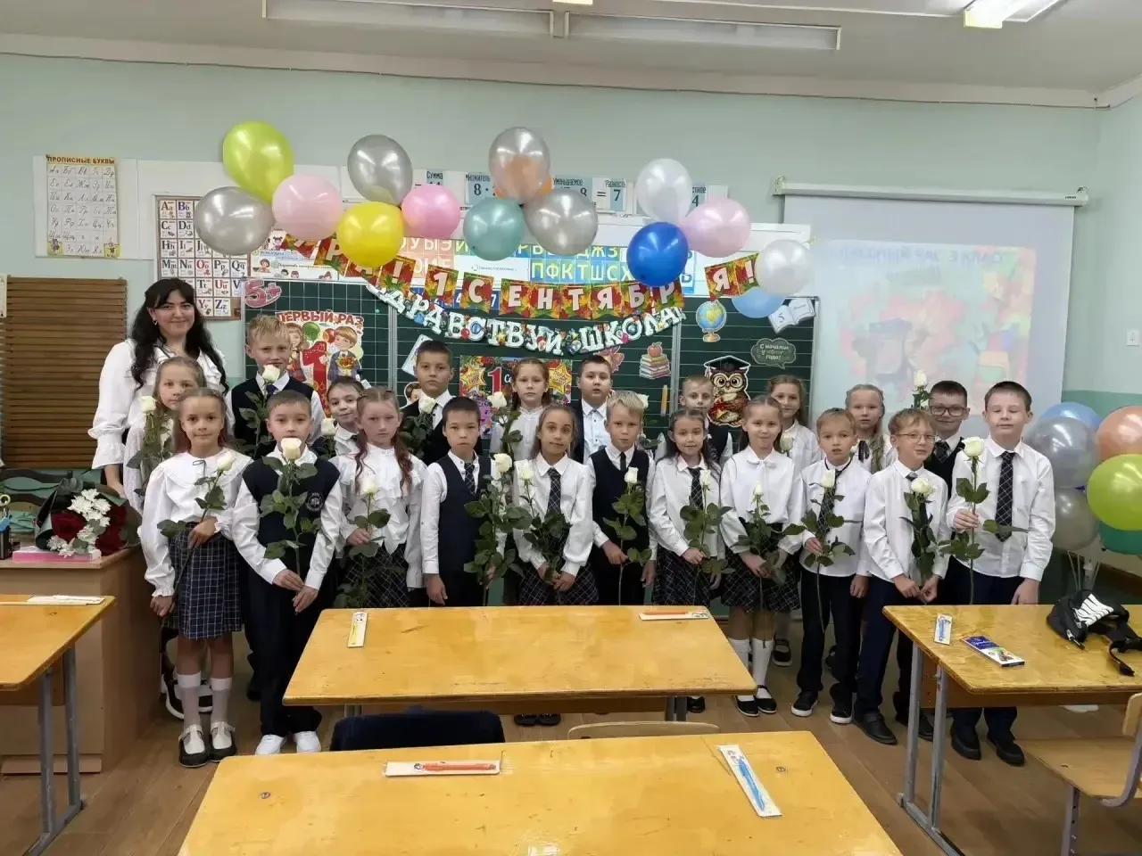 🎉 День знаний в Знаменской школе: море улыбок и нарядные ученики! 🎉