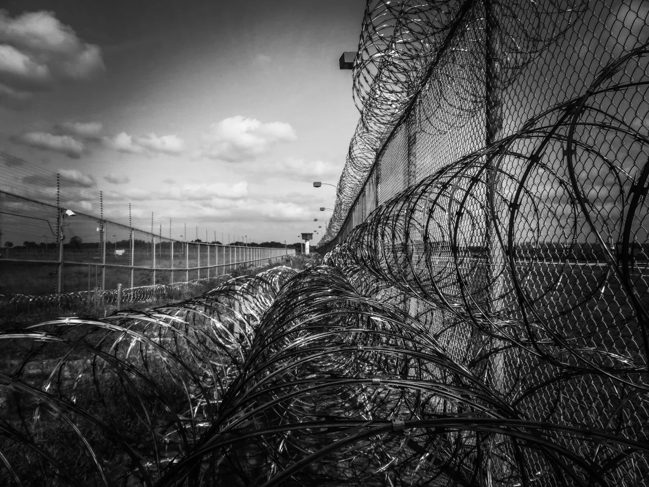 В Долинске "склонный к преступлениям" мужчина дважды за ночь угнал авто