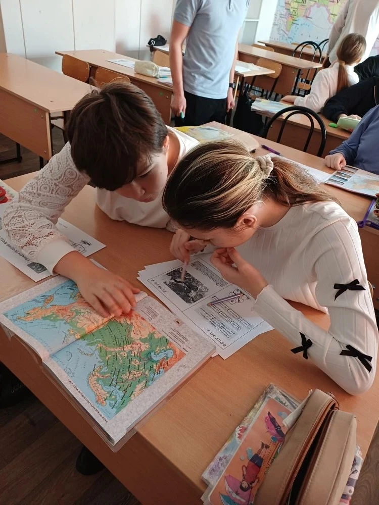 День географии в 6 классе: знакомимся с Россией!🇷🇺  ✏️На этой неделе в 6-х классах прошло увлекатель