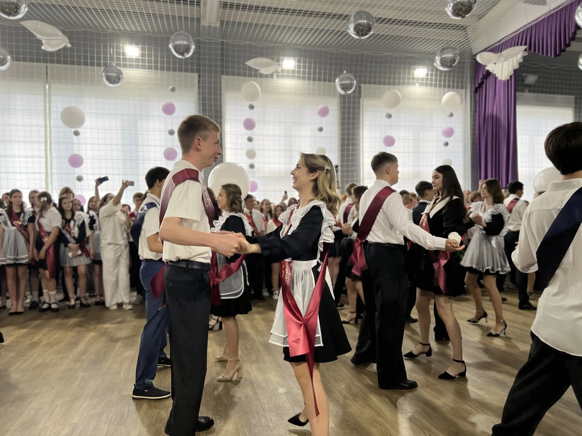 🔔 Последний звонок  😍Сегодня в нашей школе был особенный день — праздник последнего звонка для выпус