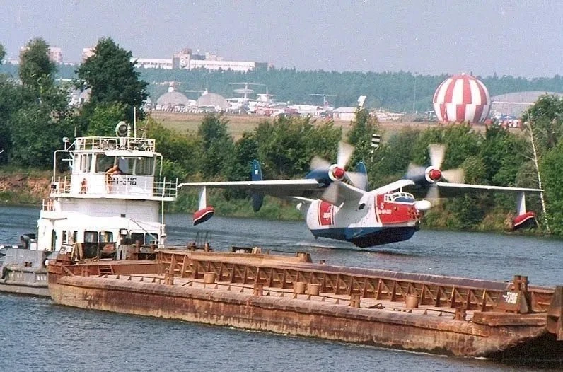 Противопожарный самолёт-амфибия Бе-12П-200.