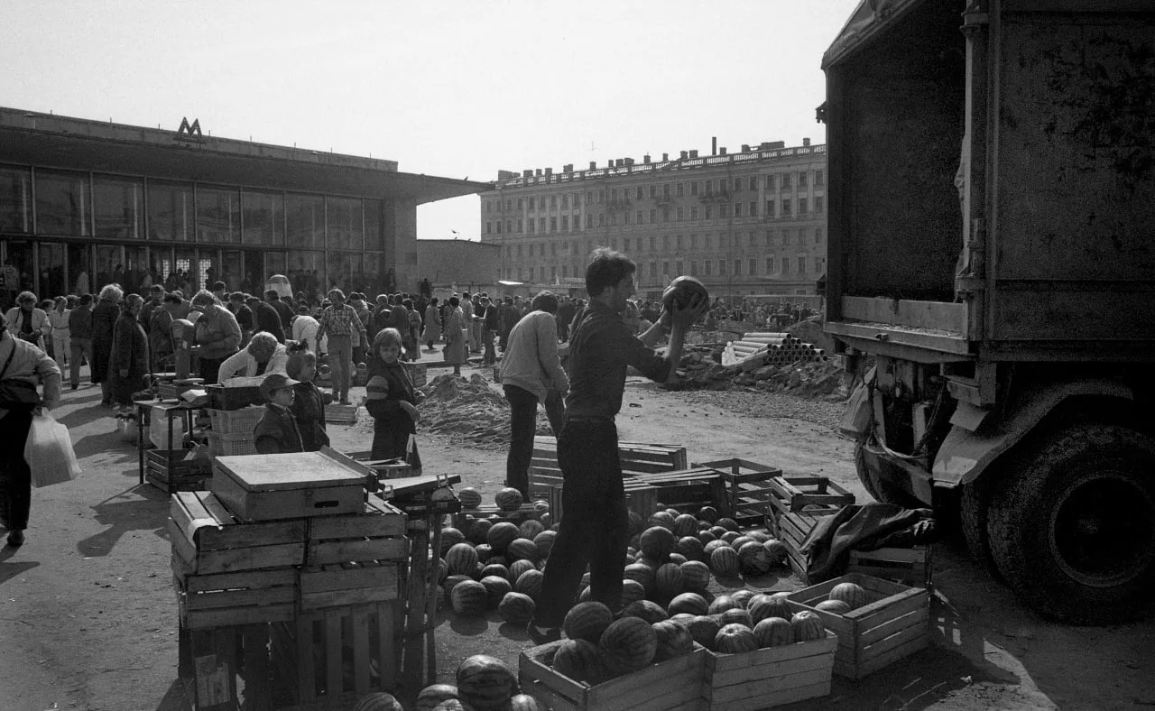 1990.Площадь Мира.
