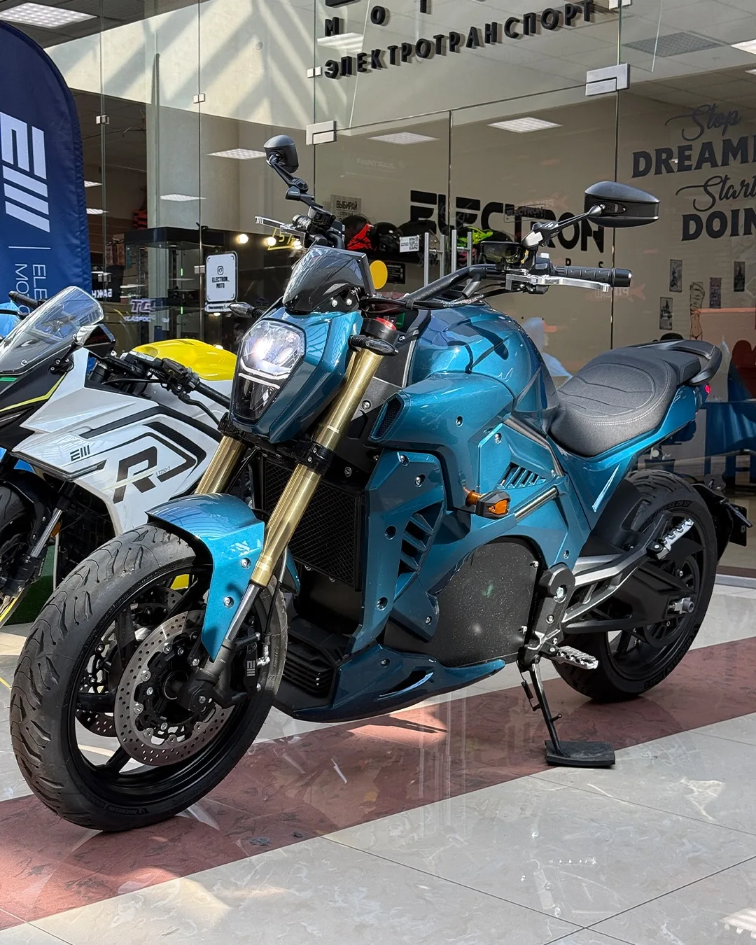 В 2010 году на заводе Ducati в Италии собирали прототип нового мотоцикла. Один из рабоч...