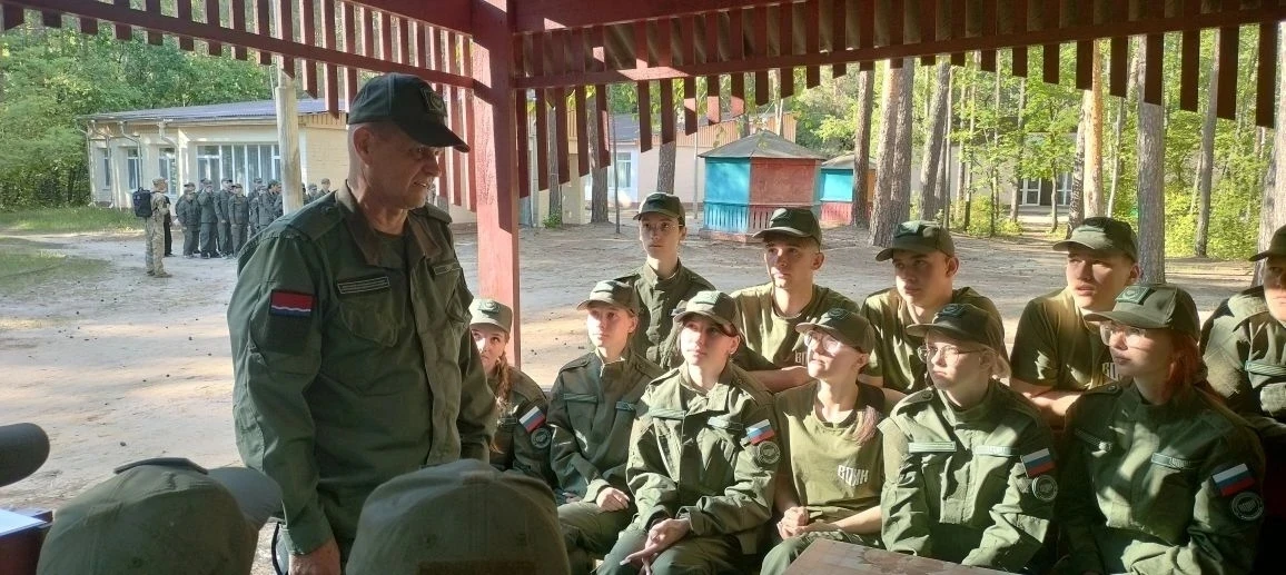 Герои рядом: уроки мужества от участников СВО 🇷🇺

В лагере «Строитель» прошла встреча, которую реб