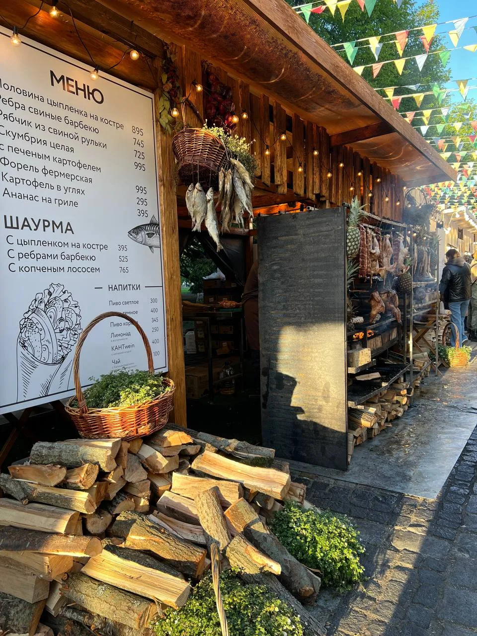 На гастрономическом фестивале на острове Канта царит особая атмосфера.  Повсюду разносятся восхитите