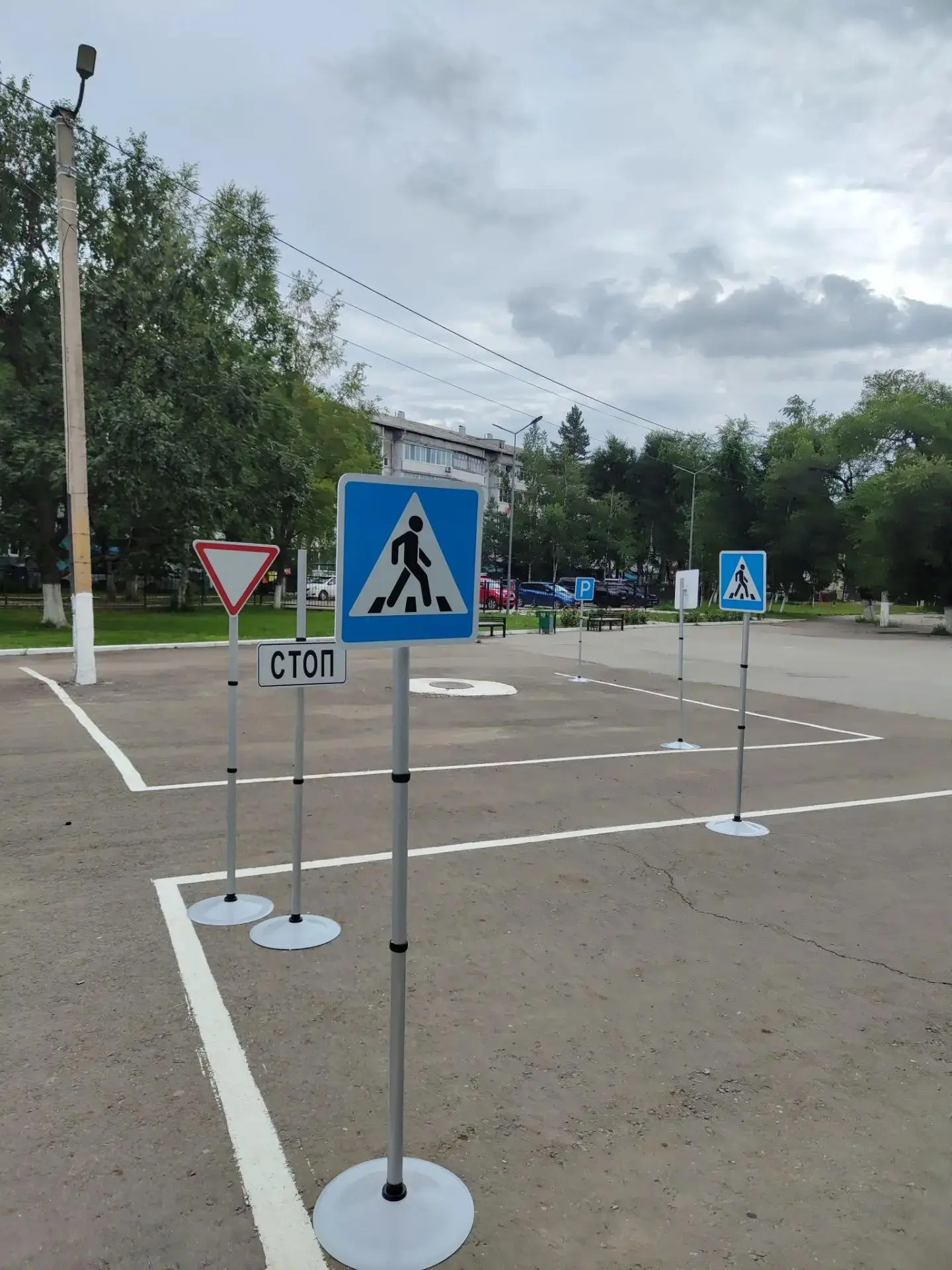 Азбука безопасности в пришкольном лагере. Пришкольный двор — это не просто место для игр и прогулок,