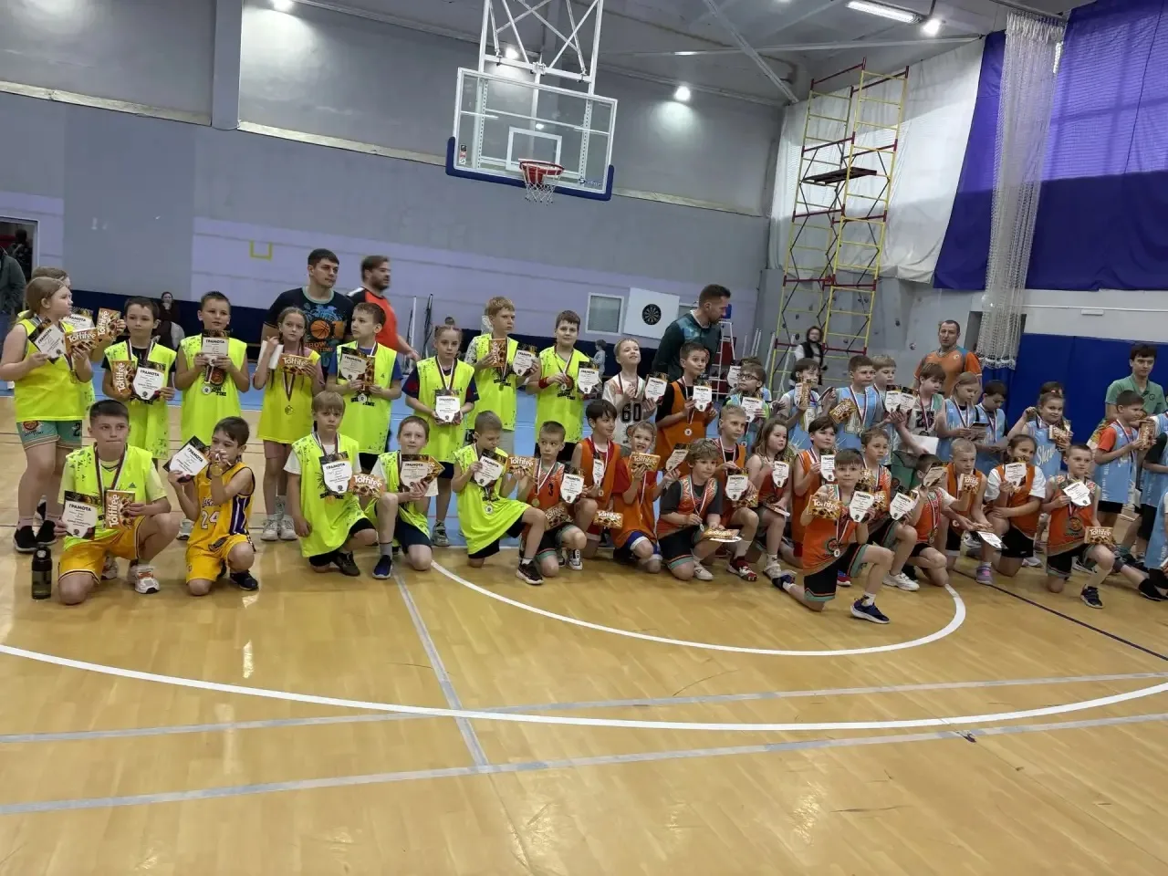 🎉 Поздравляем юных чемпионов! 🏀23 мая в нашем городе прошёл турнир по баскетболу «Юные таланты». Уче