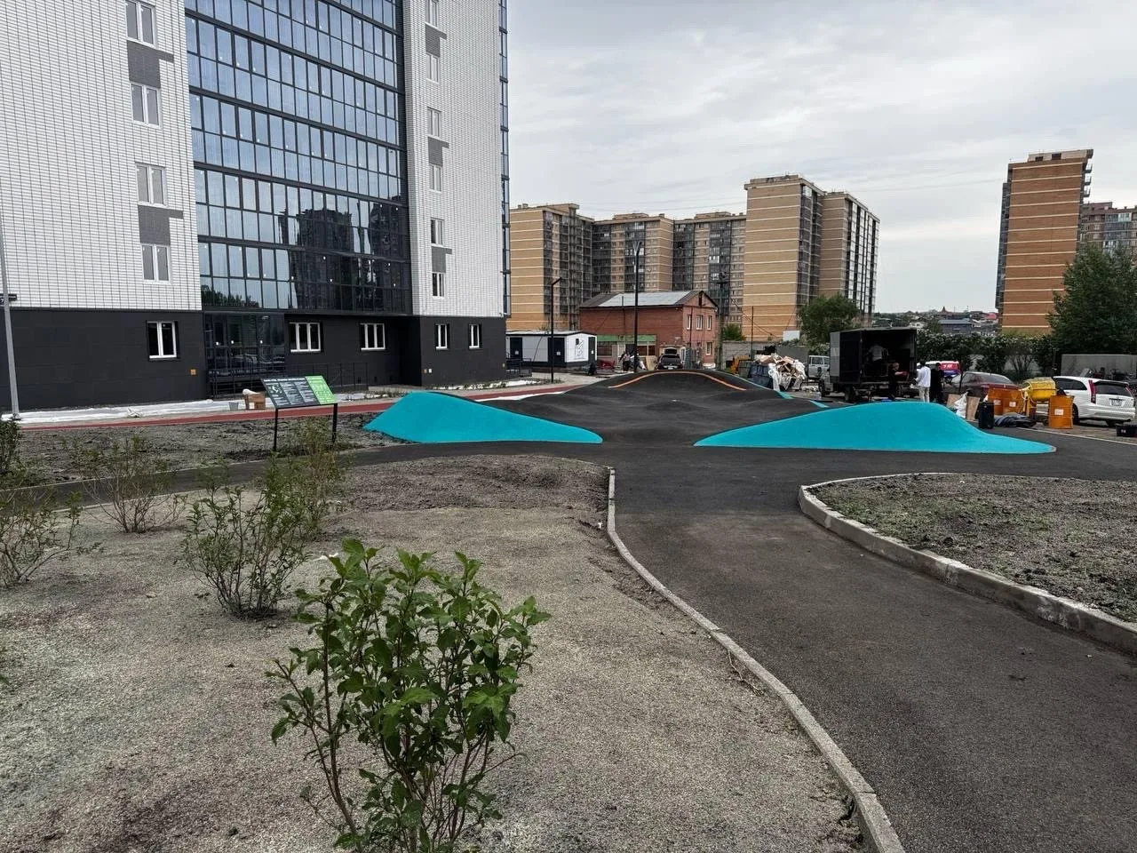 На Норильской появится новый памп-трек и аллея 🛹🌳

В районе дома 72 благоустраивают  современную т