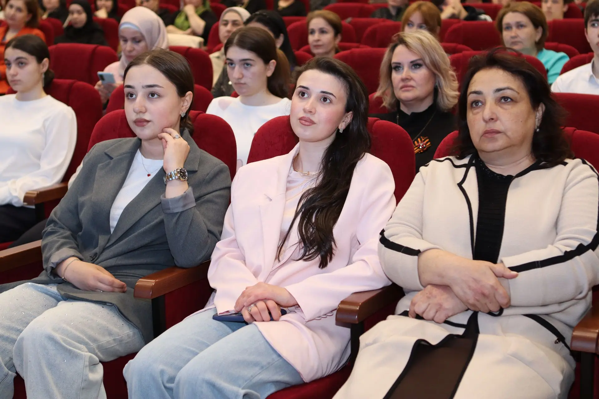 Педагоги лицея, учащиеся 11 классов и их родители 5 мая приняли участие в региональном родительском 