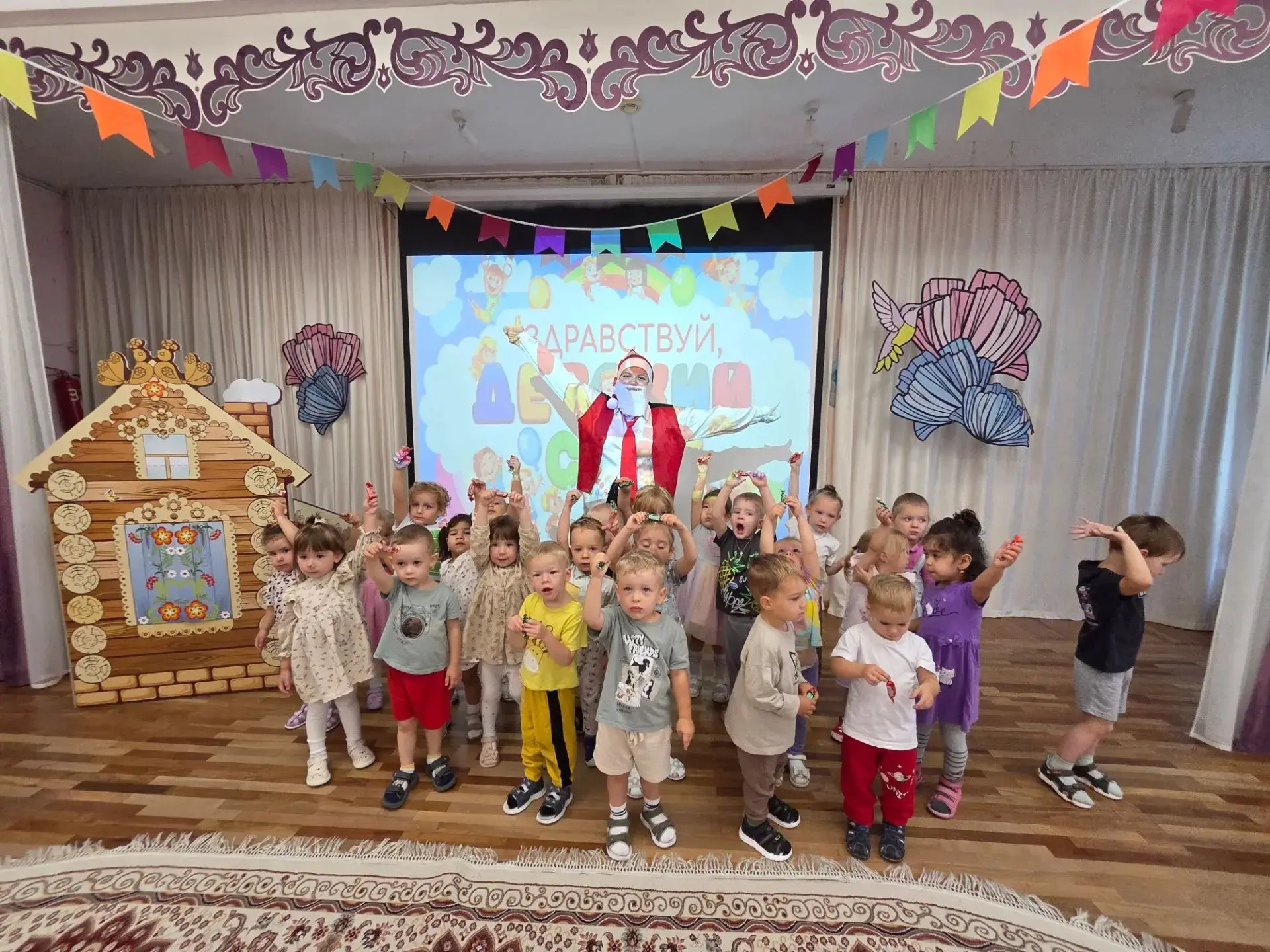 В детском саду прошёл весёлый праздник, посвящённый началу учебного года. В гости к мал...