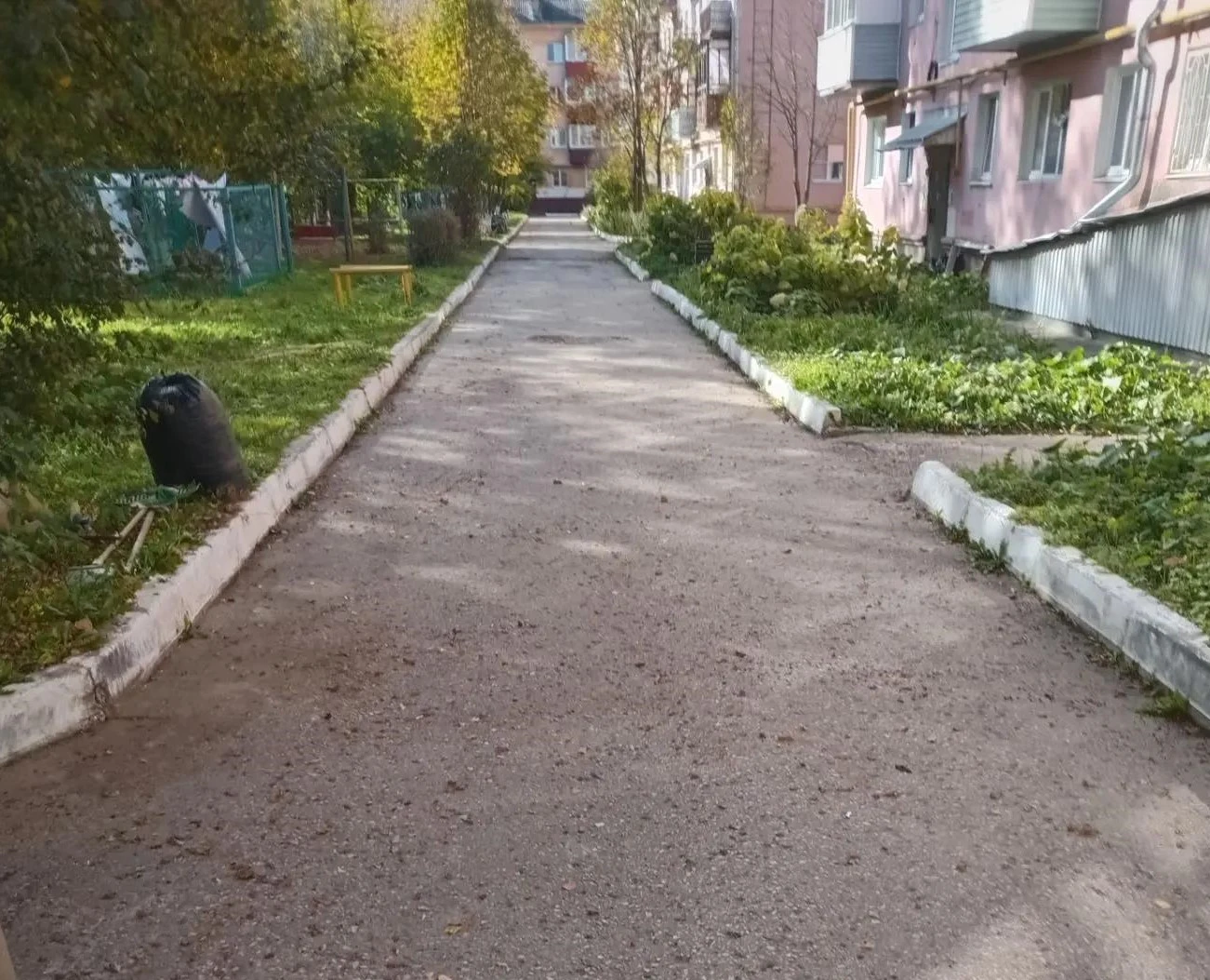 🍂🍁Проведение уборки придомовых территорий многоквартирных домов № 3, 5, 7 расположенн...