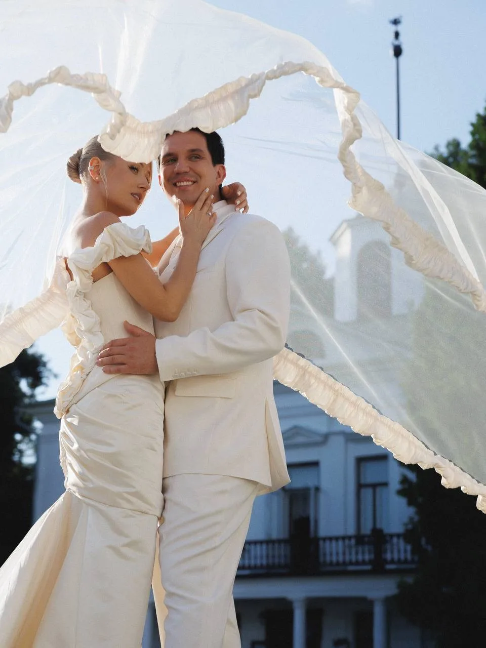 💍 Клава Кока и блогер Дмитрий Масленников поженились

Смотрим фоточки со звездной свадьбы.