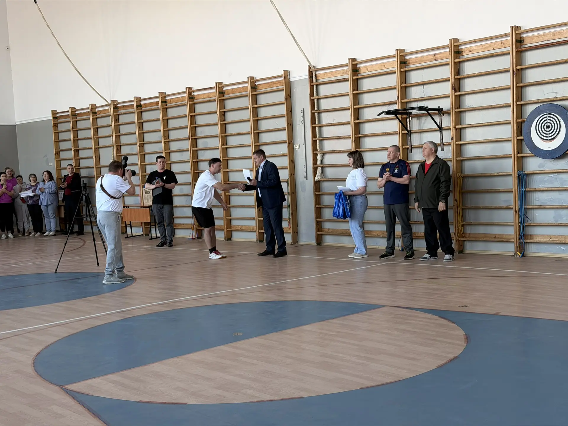 🤾🏻🏋Традиционно в нашей школе состоялся спортивный праздник для работников образования. В соревновани