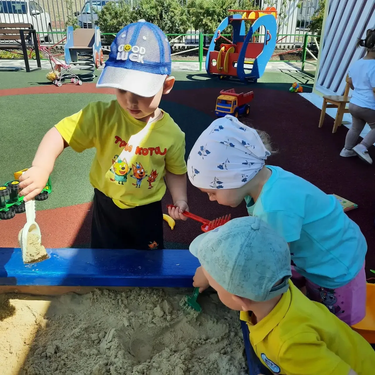 Лето в детском саду  - это время  радости,  открытий и новых впечатлений! ☀️⛱️🏖️

Лето  дарит возмо