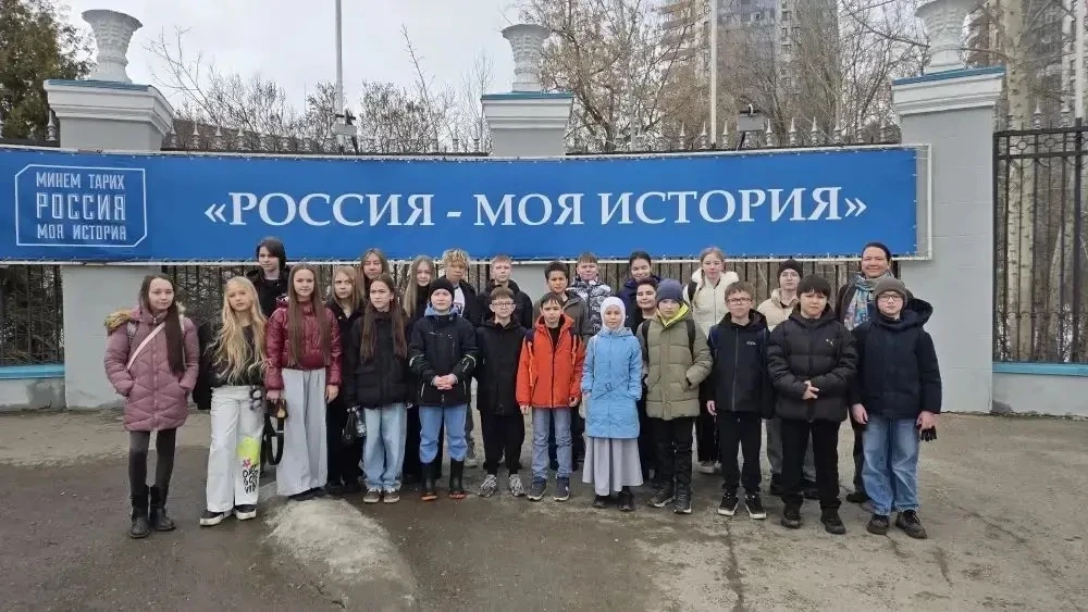 «Россия - Моя история»  5 А класс начал свои каникулы очень познавательно. Они отправились в мультим