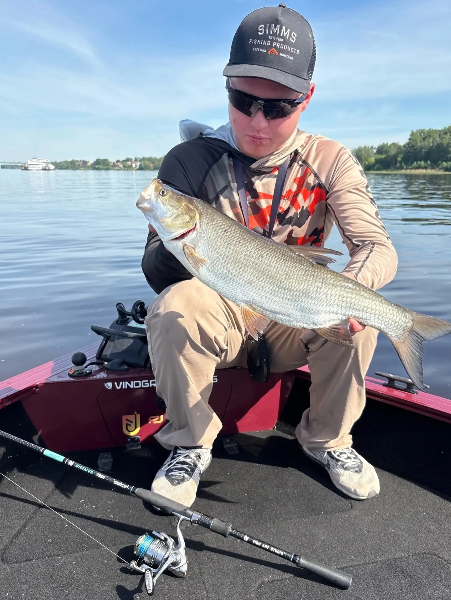 ☀️Днем - жерех, ночью - судак 🐟

🎣По комплекту - Relax Dictator 762H & Twin Power 3000 - универсал