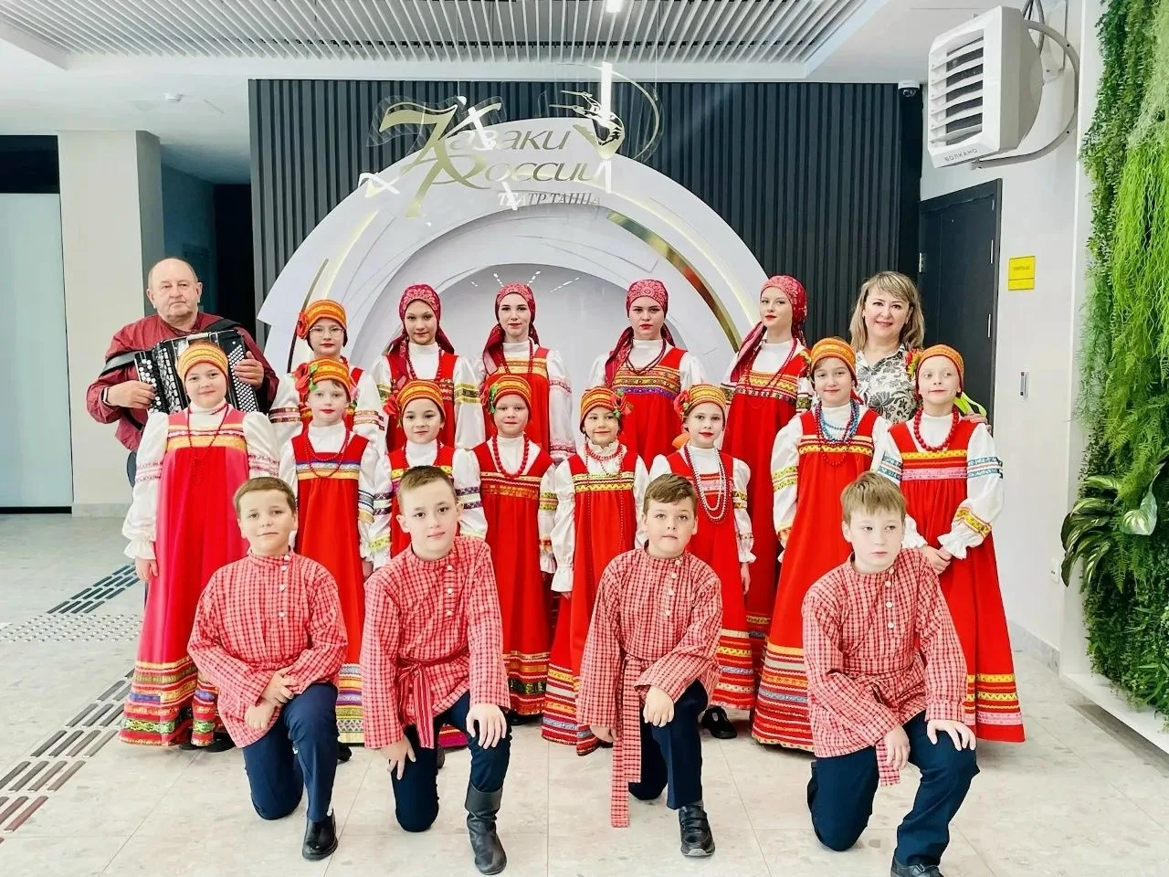 19 мая учащиеся 3В класса в составе ансамбля народной песни «Вёснушки» отделения «Музыкальный фолькл