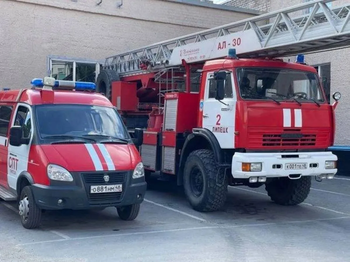 🔥 Пять пожарных расчётов съехались по тревоге к пятиэтажке на проспекте Мира, 13 на Но...