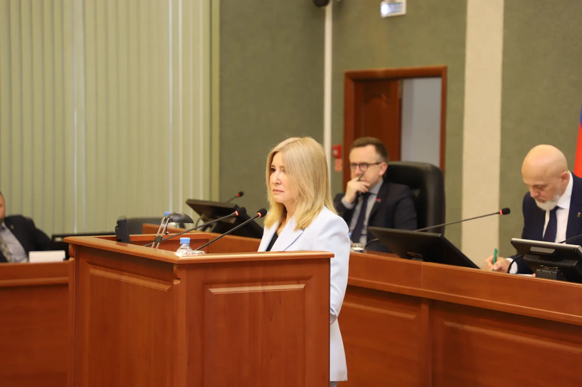 Елена Гнётова представила депутатам доклад об итогах 2025 года  За год рассмотрено более 300 обращен