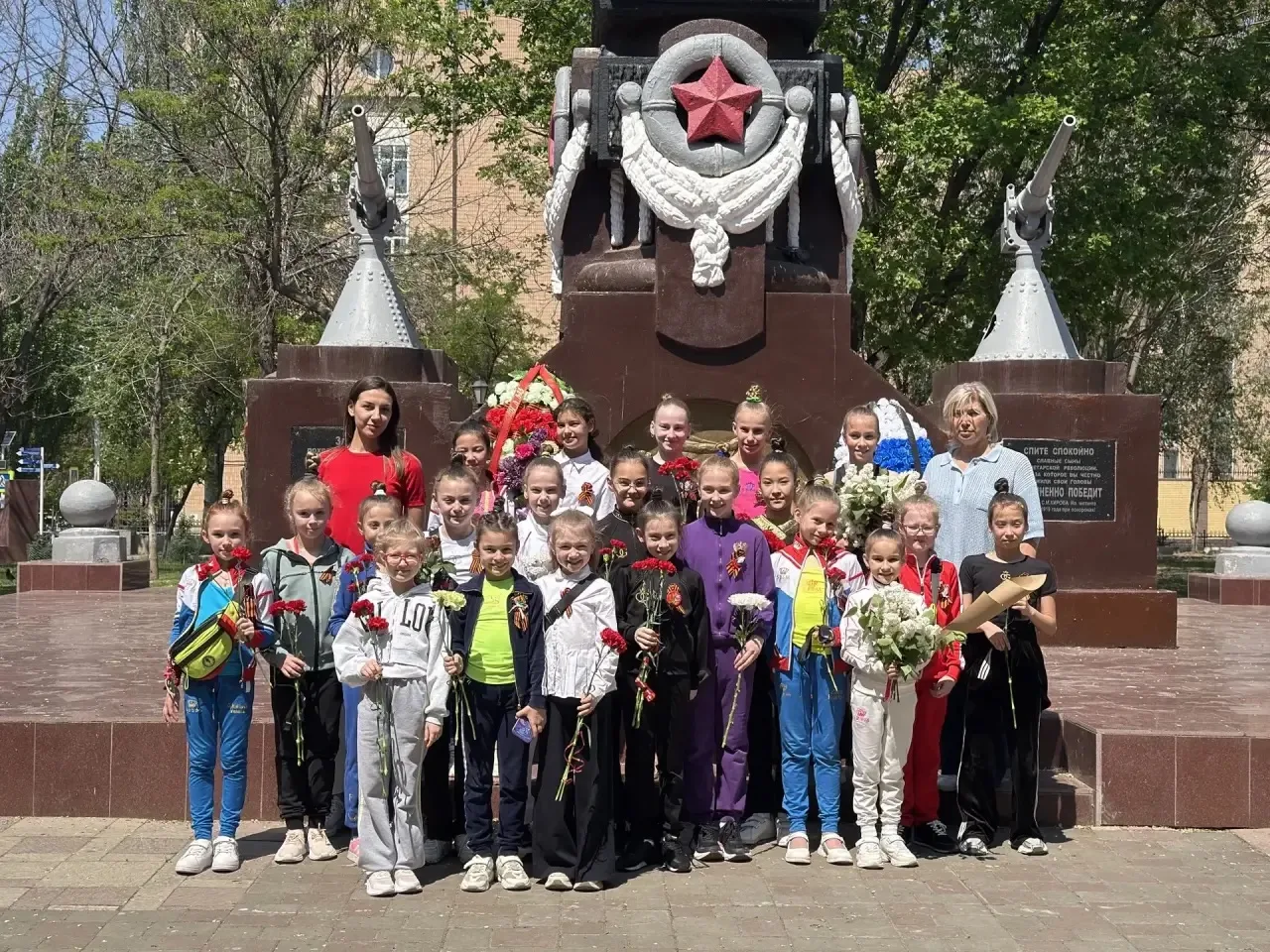 🌟В преддверии великого праздника — Дня Победы — тренеры и воспитанницы школы олимпийск...