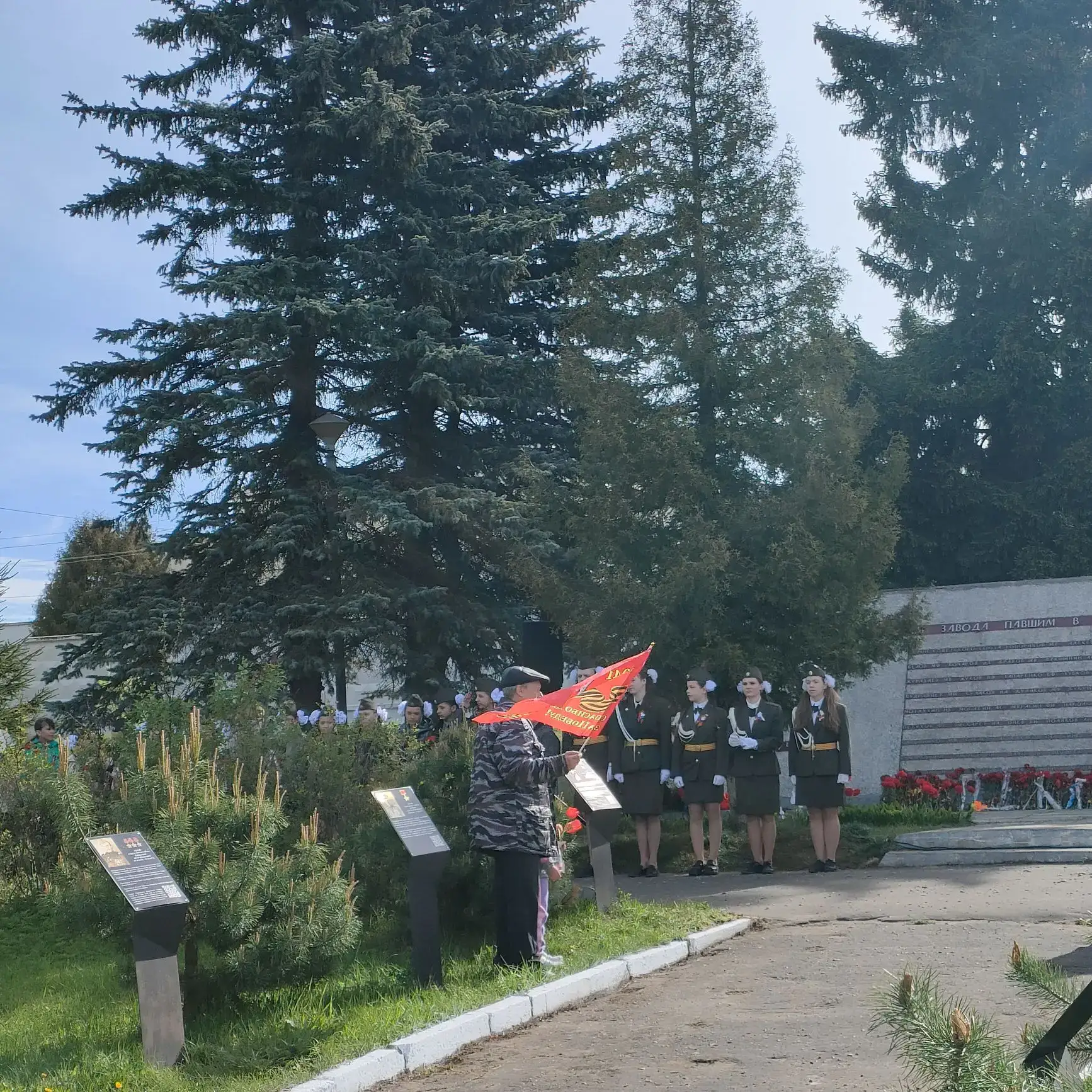 🕊🕊🕊️🕊️🕊️Сегодня гимназисты восьмых классов вместе с директором Н. Э. Зуевой и клас...
