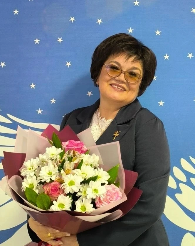 🥳Наталью Алексеевну Макарову поздравляем с юбилеем - 55 летием! Коллектив МБО ДО "БДШИ...