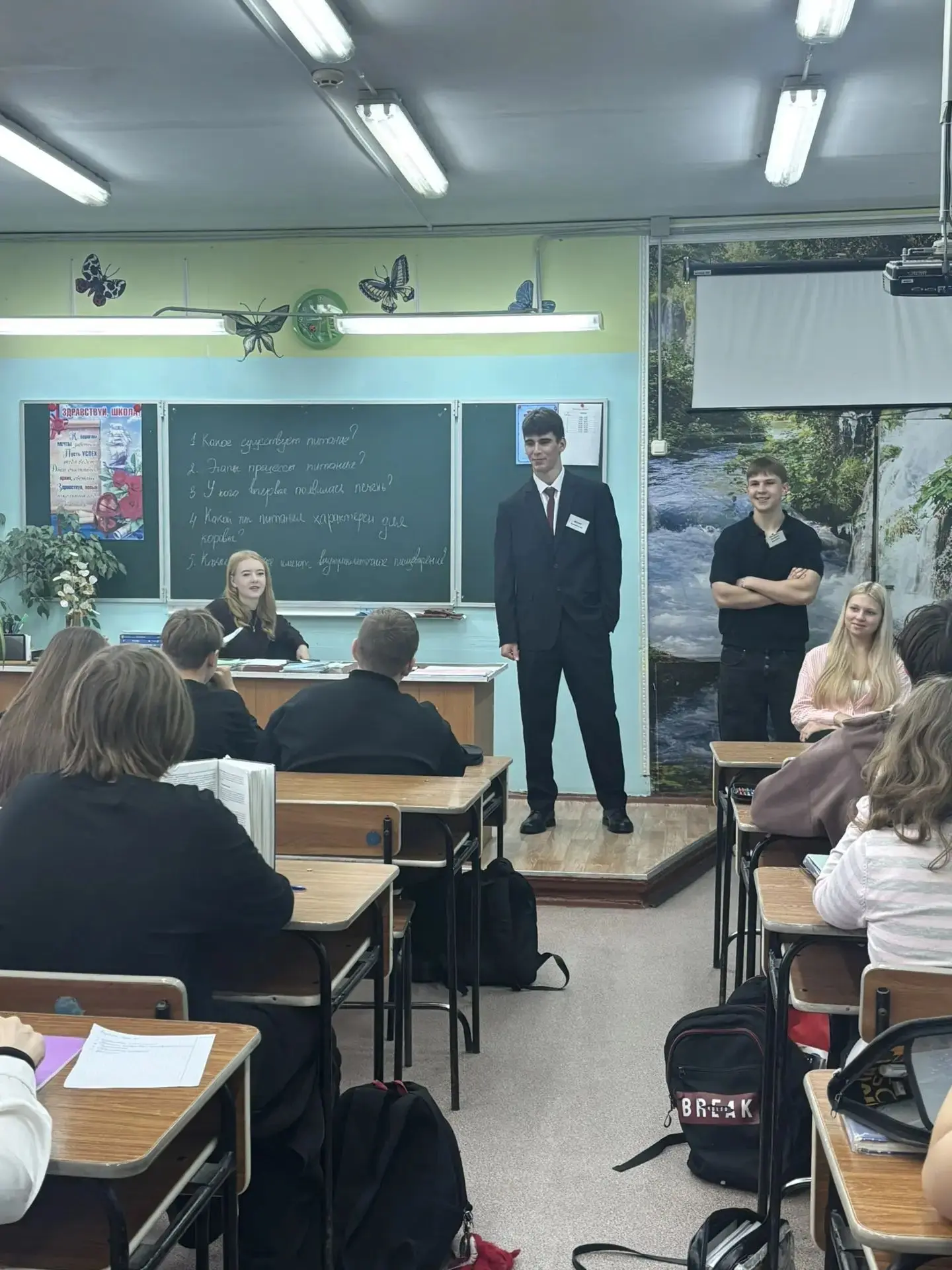 ✨ А вы знали, что 2 октября наши учителя могли отдохнуть? Потому что за руль управления...