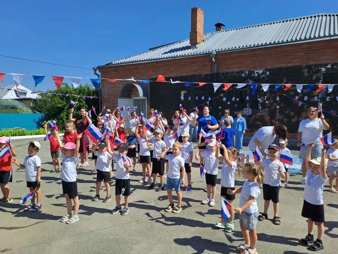 🇷🇺 Наш триколор — в каждом сердце! 🇷🇺