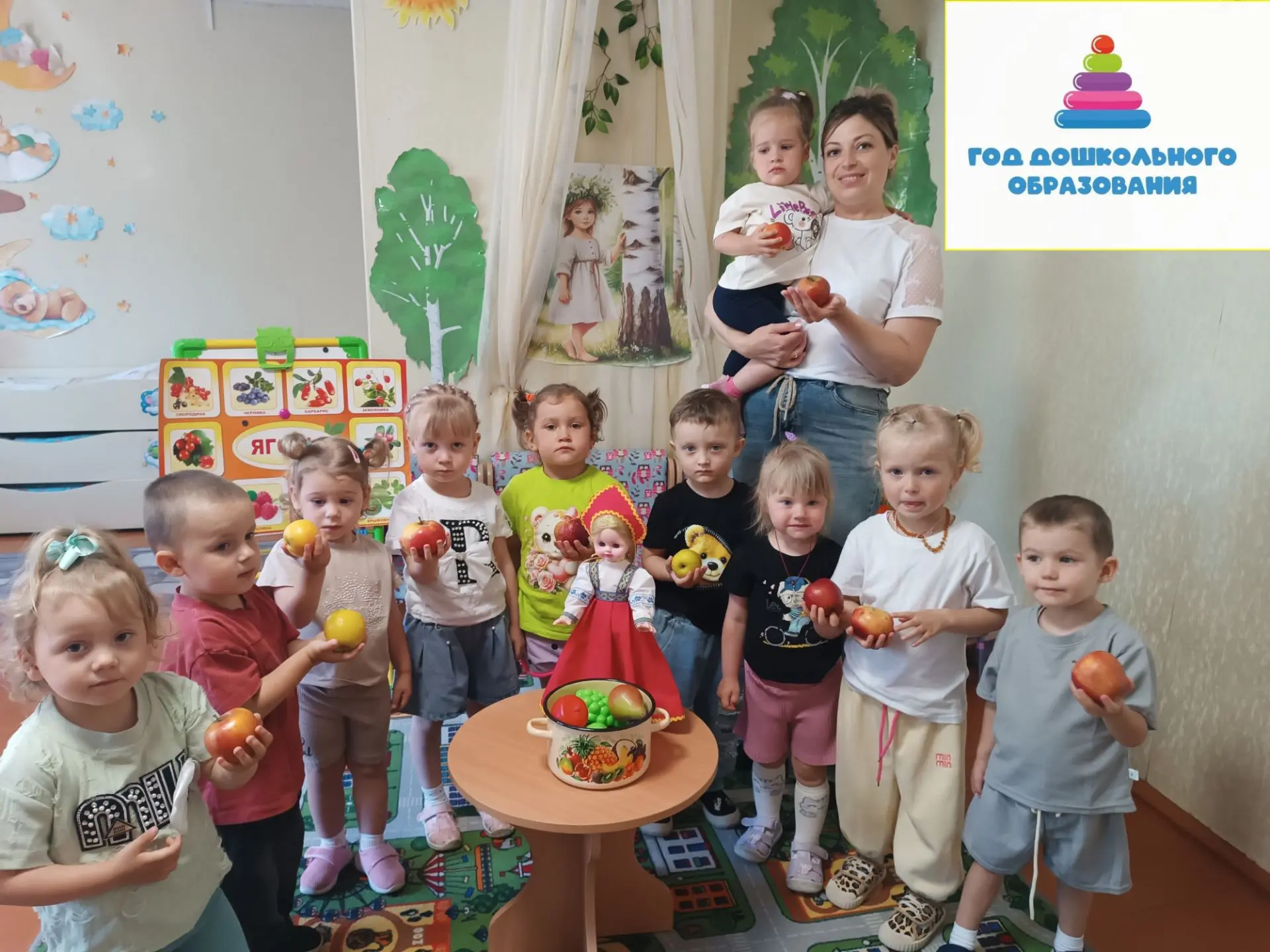 Вот и подошла к концу фруктовая неделя.Всю неделю малыши знакомились с летними дарами.Ароматные фрук