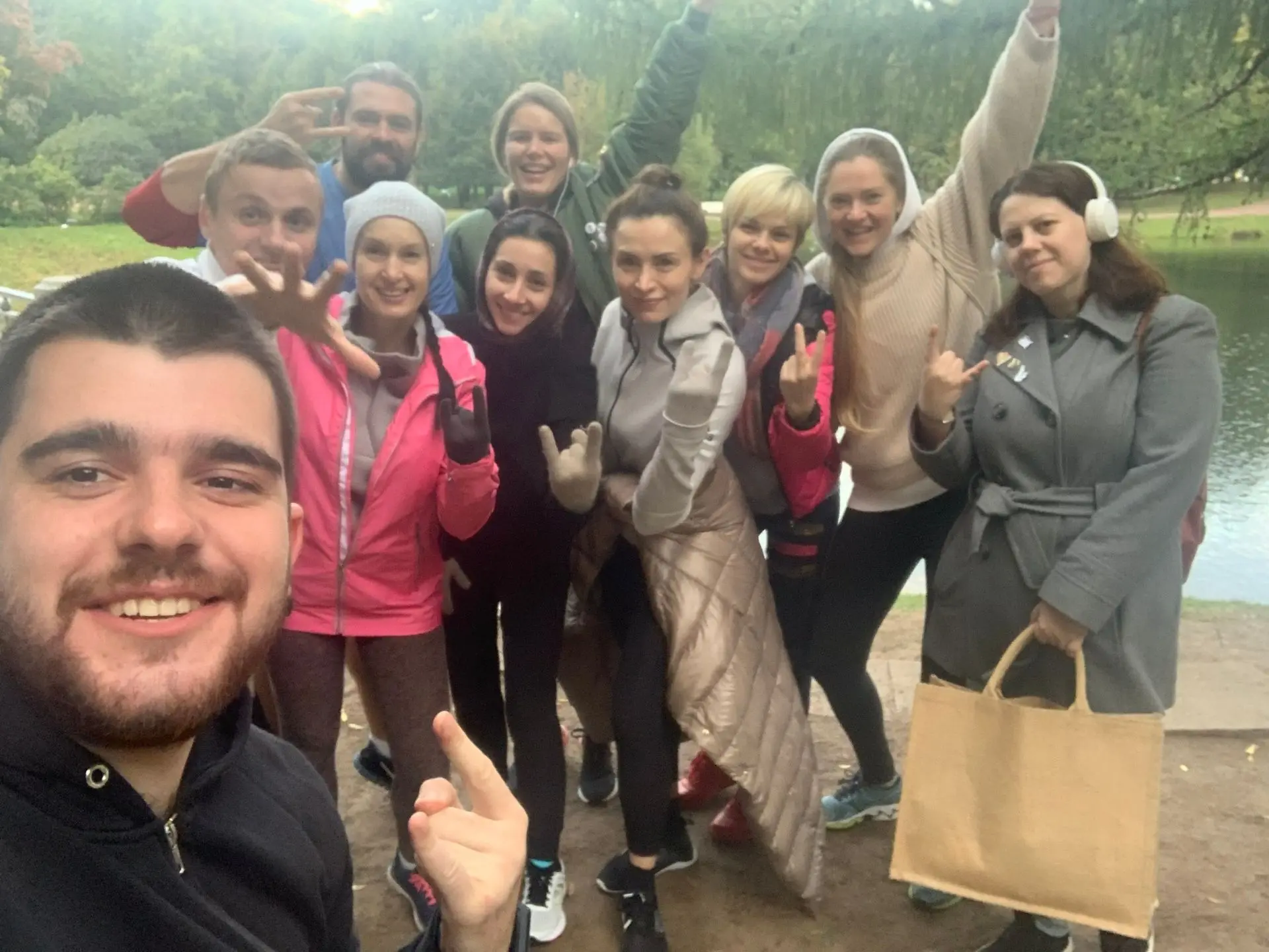 Я очень люблю наше сообщество)). Люди встречают друг друга, искренне улыбаются, раскрыв...