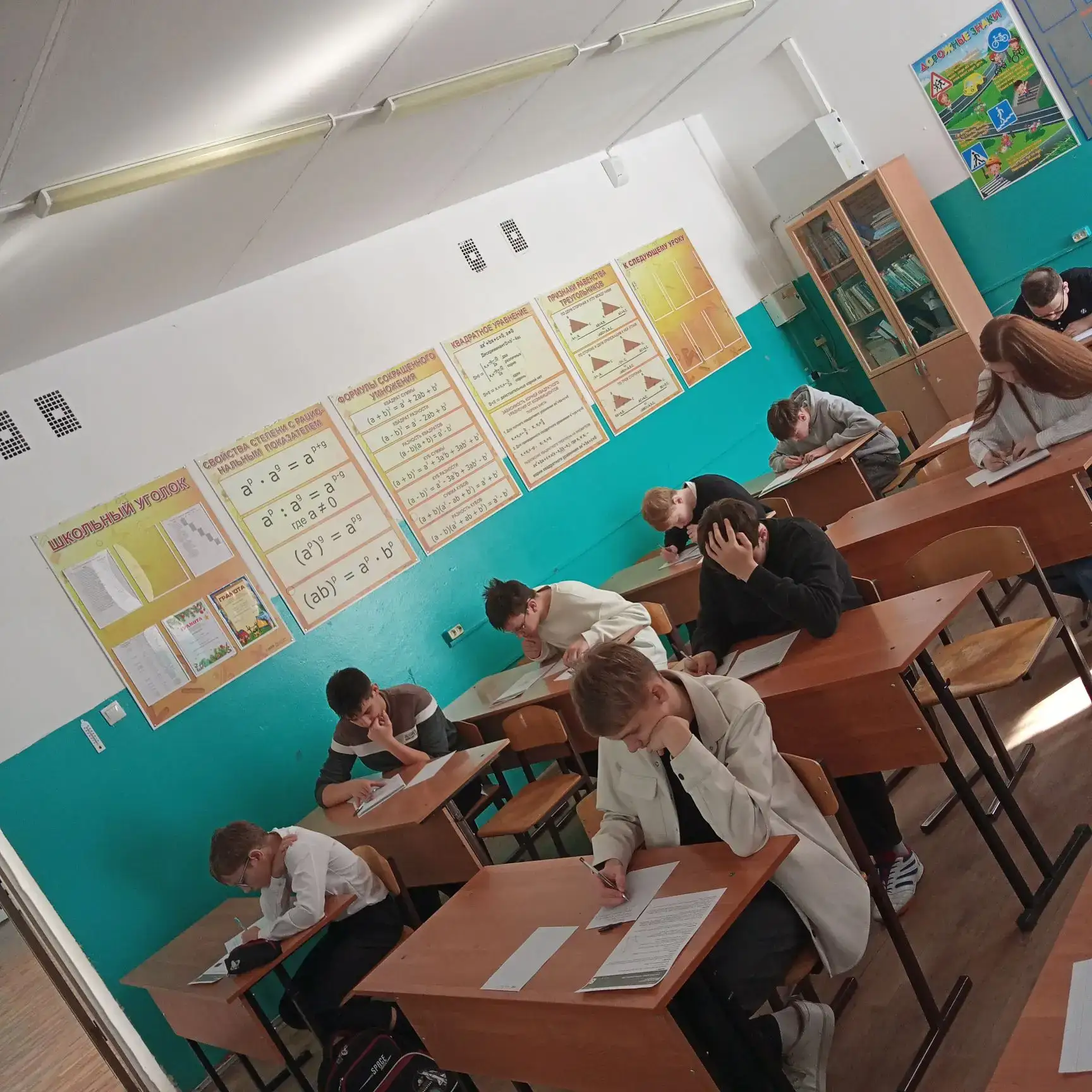 Интеллектуальный марафон объединил юных исследователей 🧠✨ 14 и 16 марта в школе прошёл Интеллектуаль
