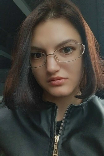 Здравствуйте, ситуация необычная. Сколько себя помню, росла без отца. И буквально год назад почти в 