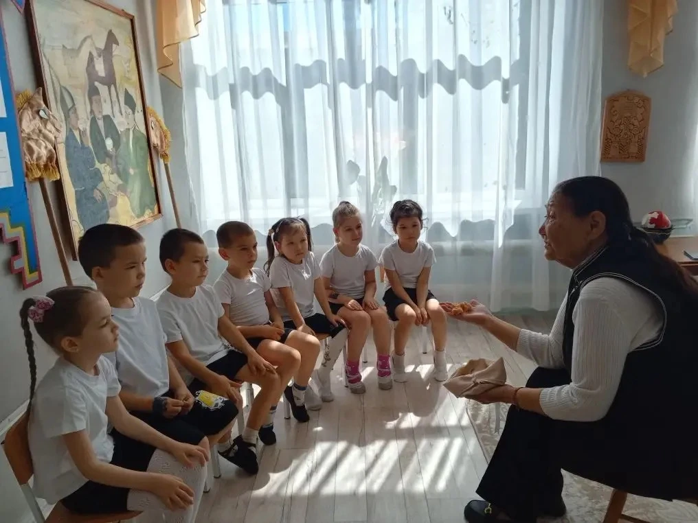 У  каждого народа есть свои  традиции,  обычаи, законы, и, конечно,  игры для детей.