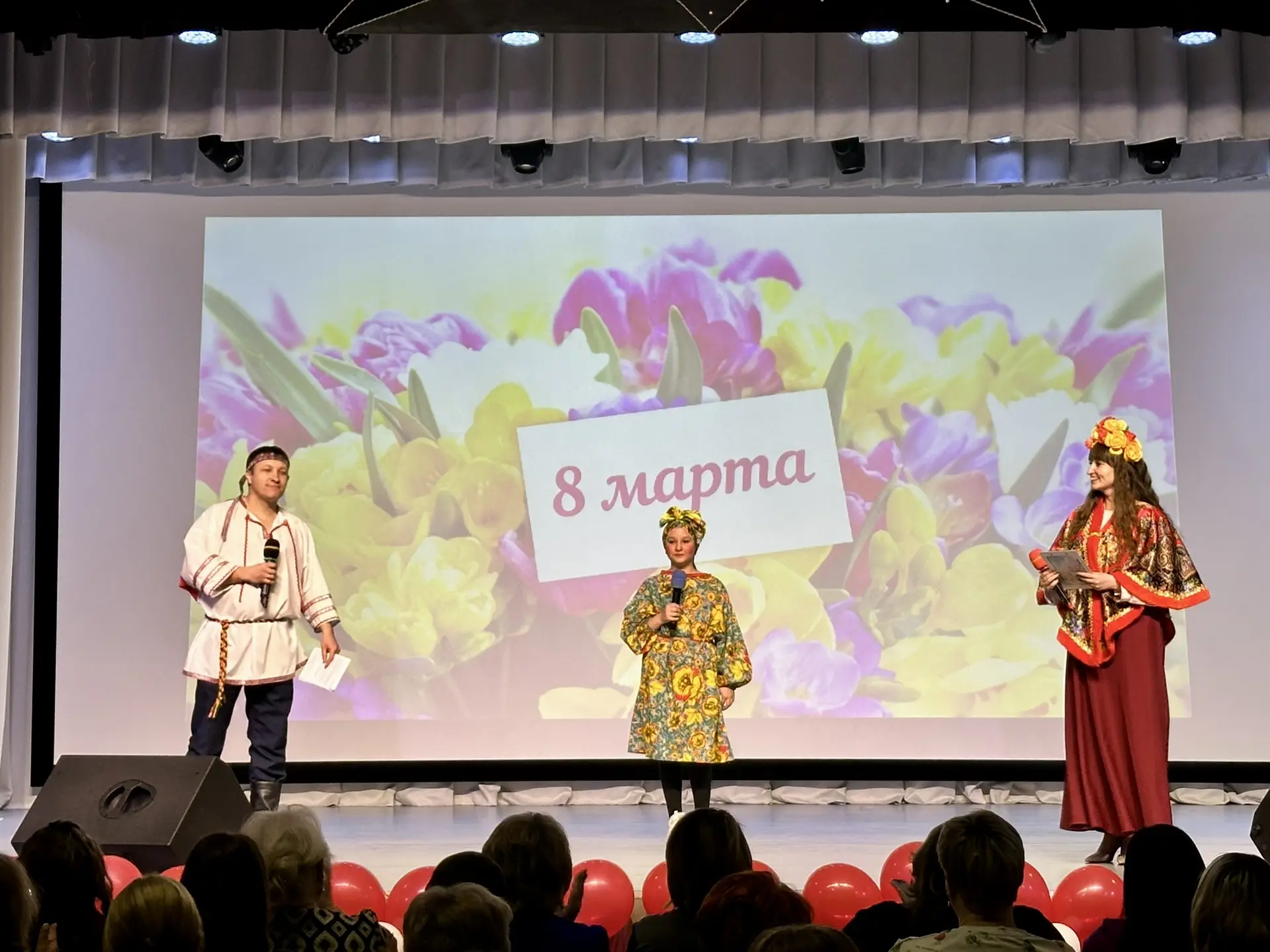 🌸ПОЗДРАВЛЯЕМ🌸 В пятницу 6 марта в актовом зале школы состоялся праздничный концерт  «ВЕСЕННЕЕ НАСТРО