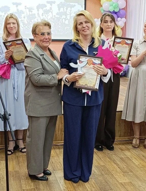 В Сланцевском Доме творчества состоялось
торжественное награждение победителей и дипломантов муницип